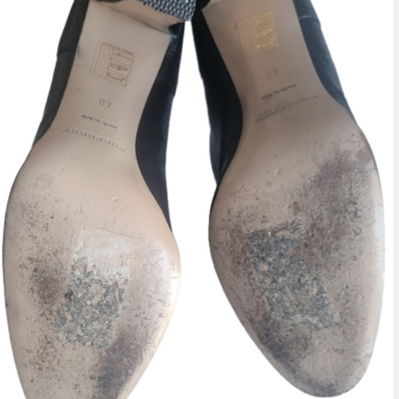 Burberry Black Leather Embossed Pump with Bow Detail - Picture 6 of 6